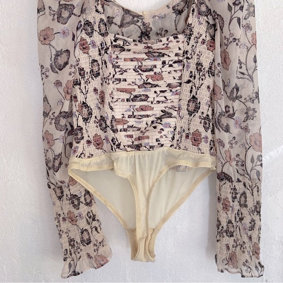 Free People Brunch Date Floral Print Bodysuit Size Medium Ivory NWT - Picture 9 of 14